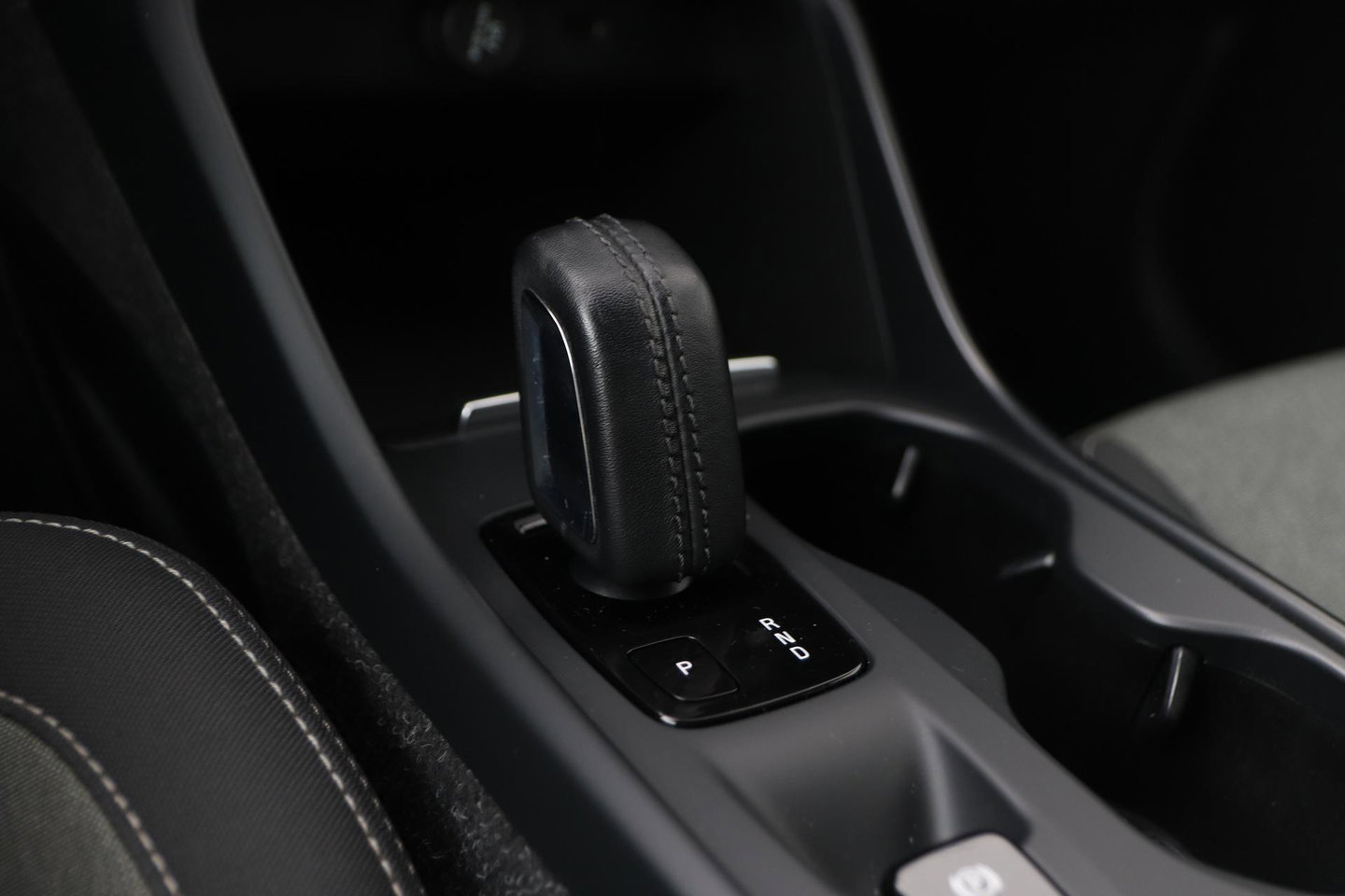 Volvo XC40 T4 Recharge Inscription | Trekhaak | Standkachel | Apple CarPlay | LED | Digitaal Cockpit | PDC | 18 Inch