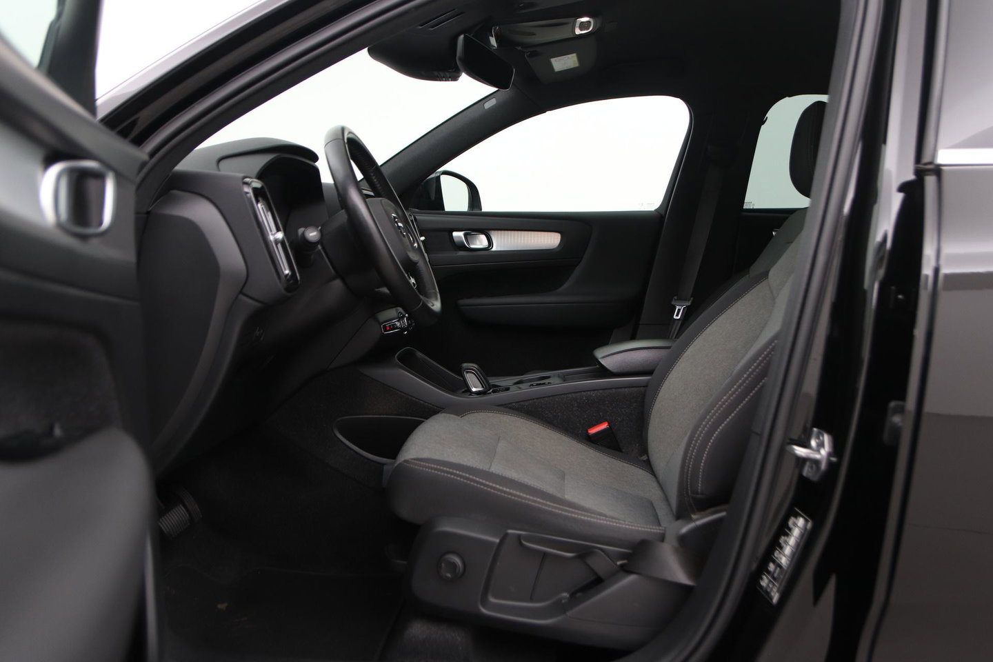 Volvo XC40 T4 Recharge Inscription | Trekhaak | Standkachel | Apple CarPlay | LED | Digitaal Cockpit | PDC | 18 Inch