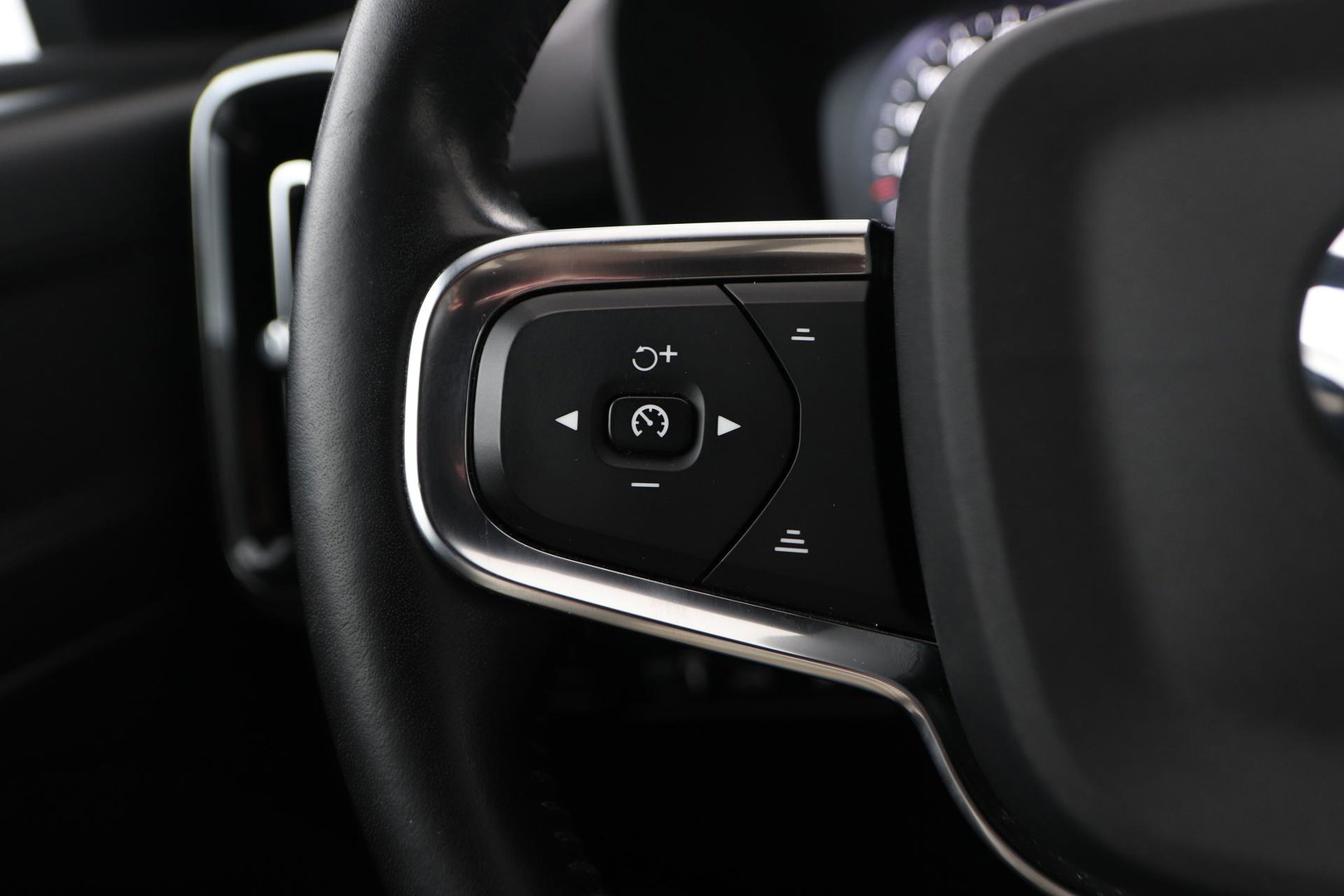 Volvo XC40 T4 Recharge Inscription | Trekhaak | Standkachel | Apple CarPlay | LED | Digitaal Cockpit | PDC | 18 Inch