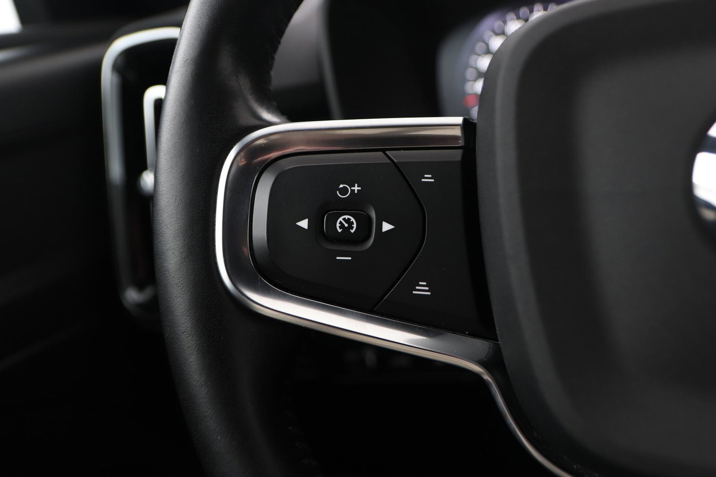 Volvo XC40 T4 Recharge Inscription | Trekhaak | Standkachel | Apple CarPlay | LED | Digitaal Cockpit | PDC | 18 Inch