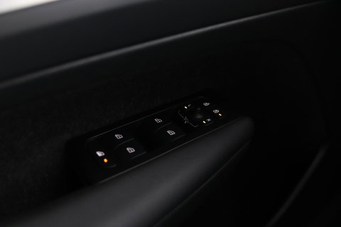 Volvo XC40 T4 Recharge Inscription | Trekhaak | Standkachel | Apple CarPlay | LED | Digitaal Cockpit | PDC | 18 Inch