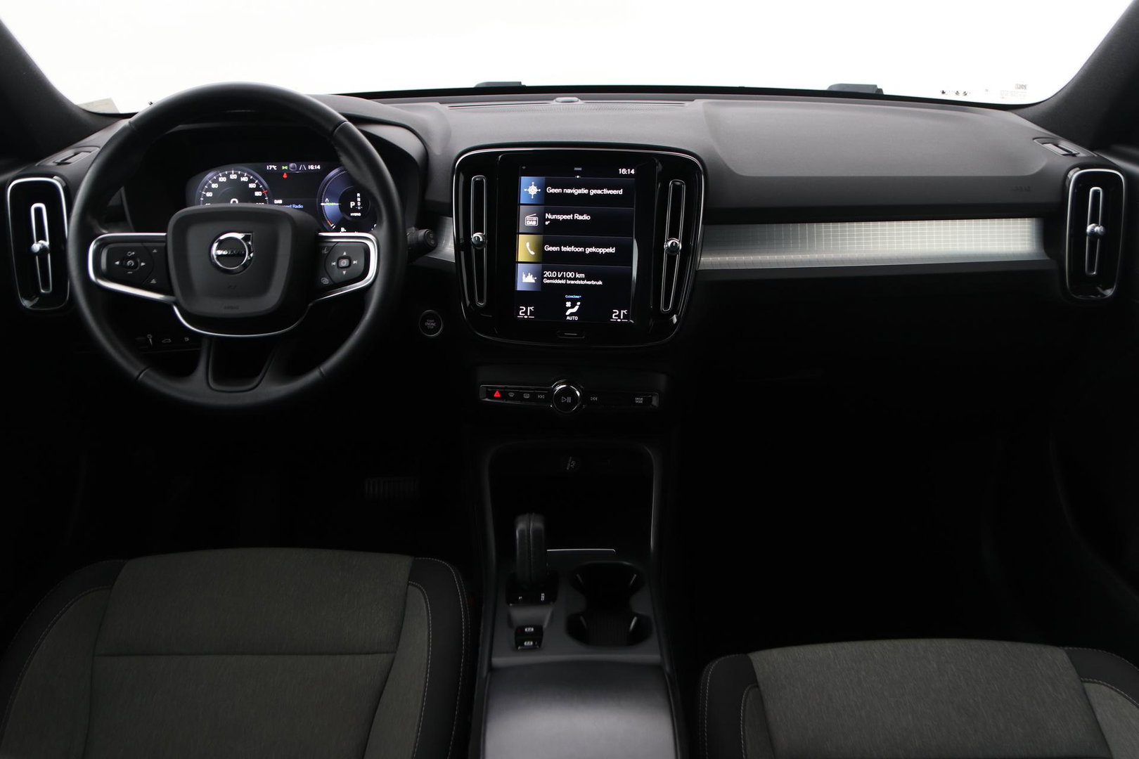 Volvo XC40 T4 Recharge Inscription | Trekhaak | Standkachel | Apple CarPlay | LED | Digitaal Cockpit | PDC | 18 Inch