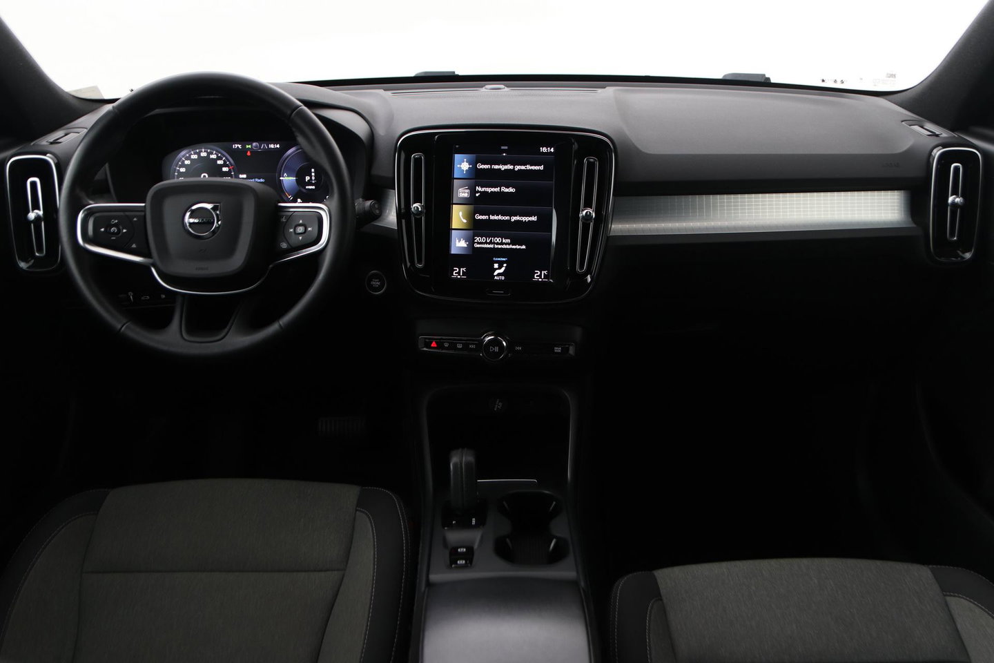 Volvo XC40 T4 Recharge Inscription | Trekhaak | Standkachel | Apple CarPlay | LED | Digitaal Cockpit | PDC | 18 Inch