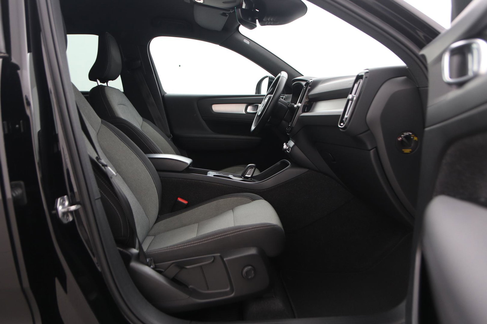 Volvo XC40 T4 Recharge Inscription | Trekhaak | Standkachel | Apple CarPlay | LED | Digitaal Cockpit | PDC | 18 Inch