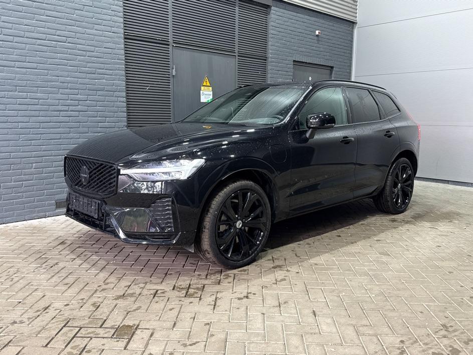 Volvo XC60 T8 Plus Black Edition | Harman/Kardon | Trekhaak | Panoramadak | 360° Camera | Head-Up | Pilot Assist | 21 Inch