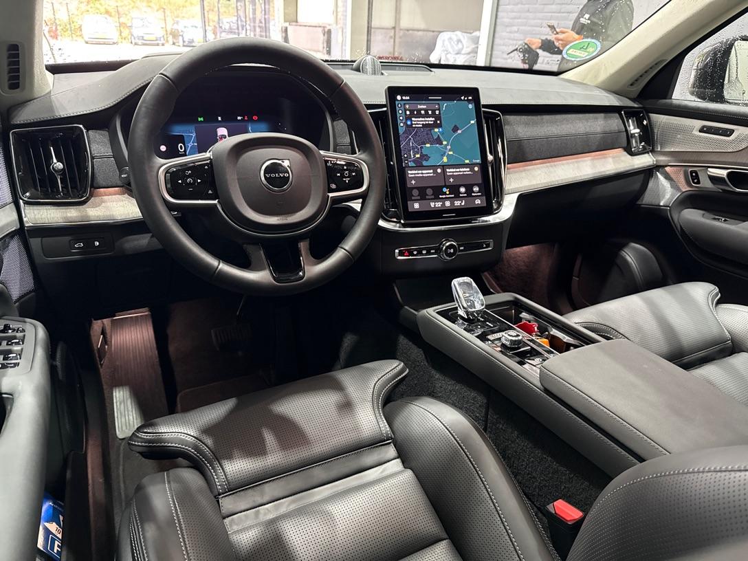 Volvo XC90 T8 Ultra Dark | Bowers&Wilkins | Stoelventilatie | Trekhaak | Panoramadak | 360° Camera | Massage | Head-Up | ACC