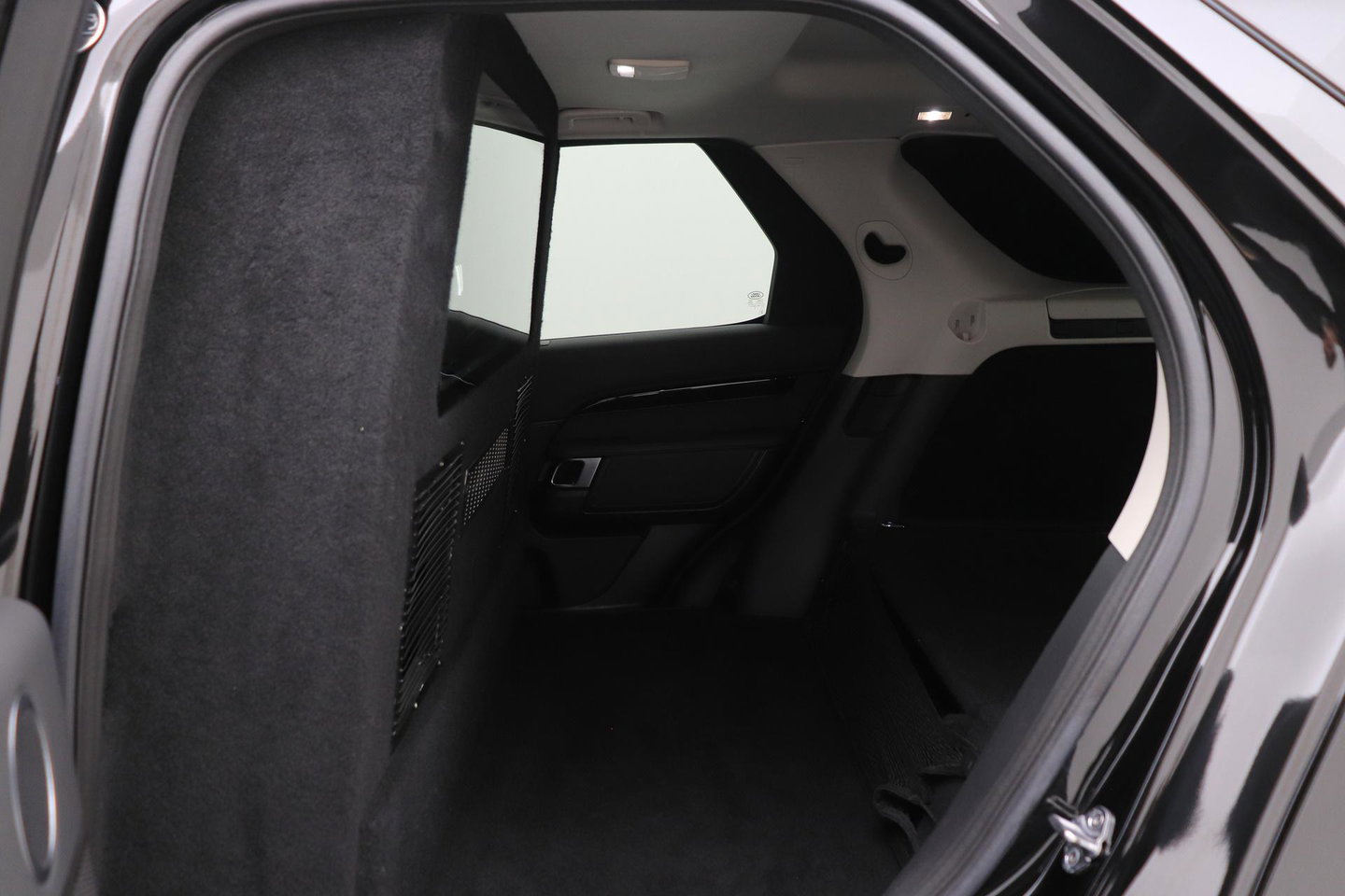 Land Rover Discovery 3.0 Sd6 SE | GRIJS KENTEKEN | Luchtvering | Trekhaak | Stoel+Stuurverwarming | BLIS | Camera | ACC