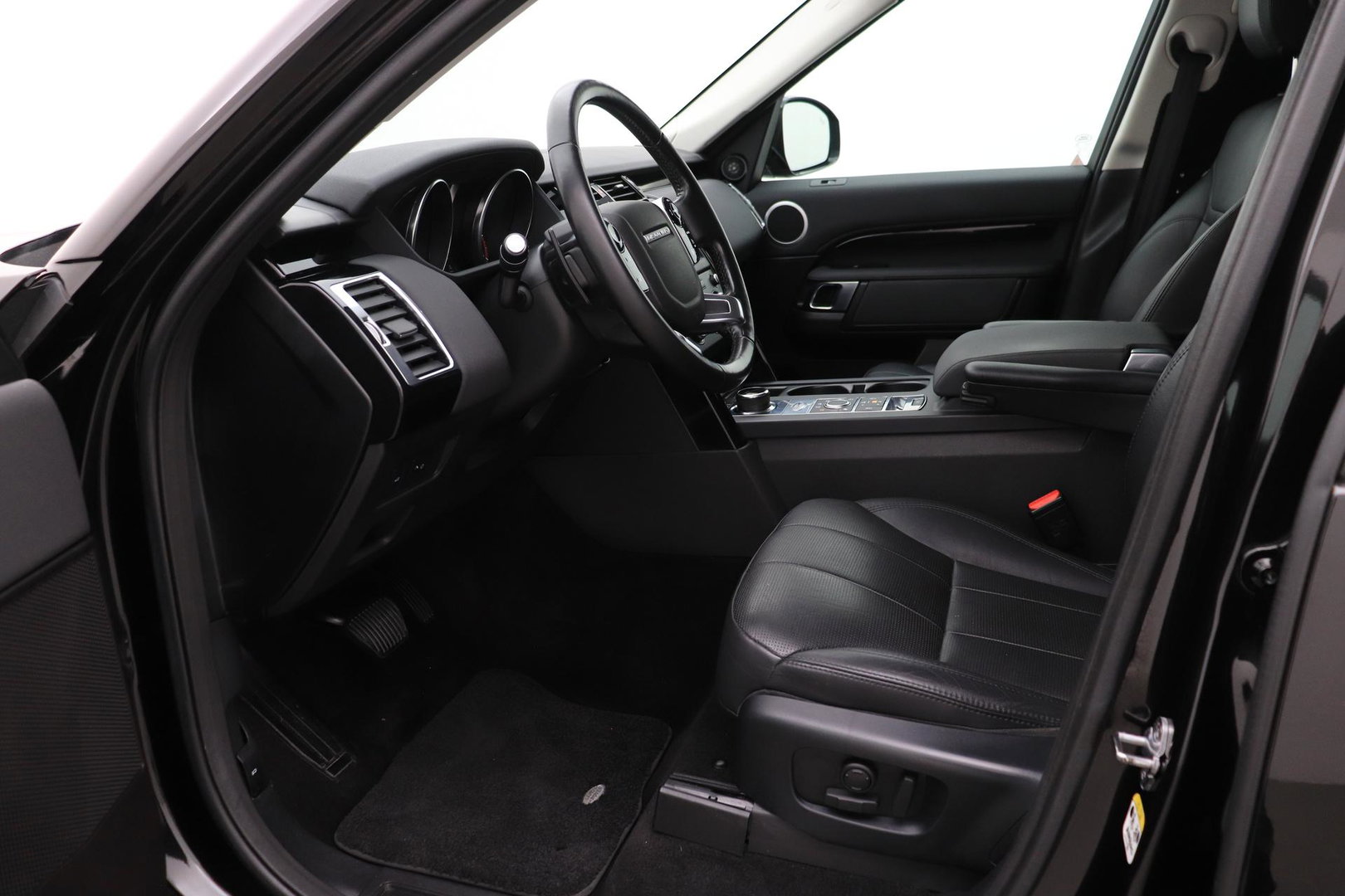 Land Rover Discovery 3.0 Sd6 SE | GRIJS KENTEKEN | Luchtvering | Trekhaak | Stoel+Stuurverwarming | BLIS | Camera | ACC