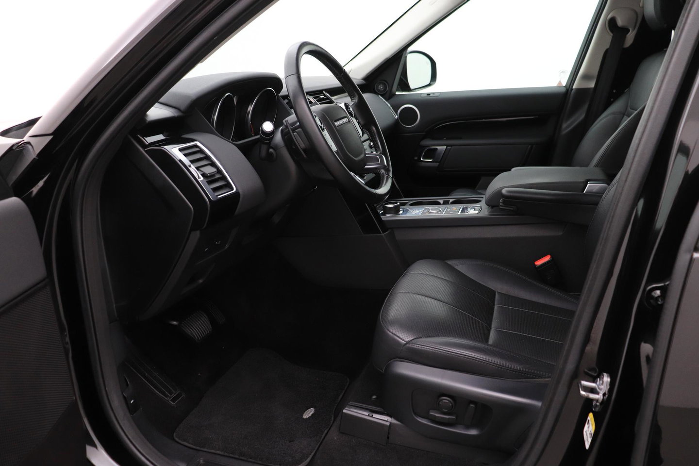 Land Rover Discovery 3.0 Sd6 SE | GRIJS KENTEKEN | Luchtvering | Trekhaak | Stoel+Stuurverwarming | BLIS | Camera | ACC