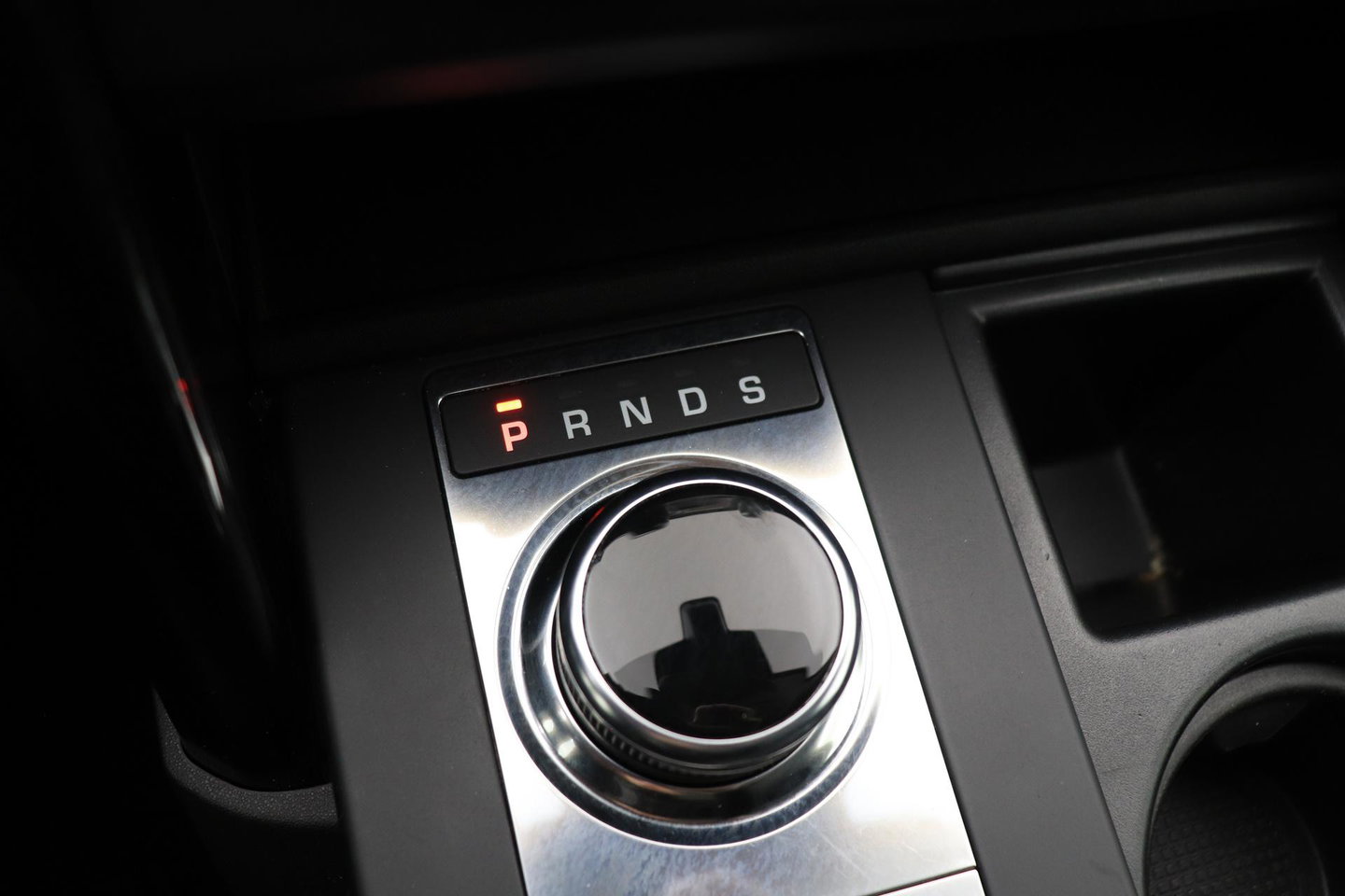 Land Rover Discovery 3.0 Sd6 SE | GRIJS KENTEKEN | Luchtvering | Trekhaak | Stoel+Stuurverwarming | BLIS | Camera | ACC