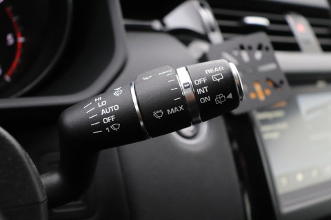 Land Rover Discovery 3.0 Sd6 SE | GRIJS KENTEKEN | Luchtvering | Trekhaak | Stoel+Stuurverwarming | BLIS | Camera | ACC