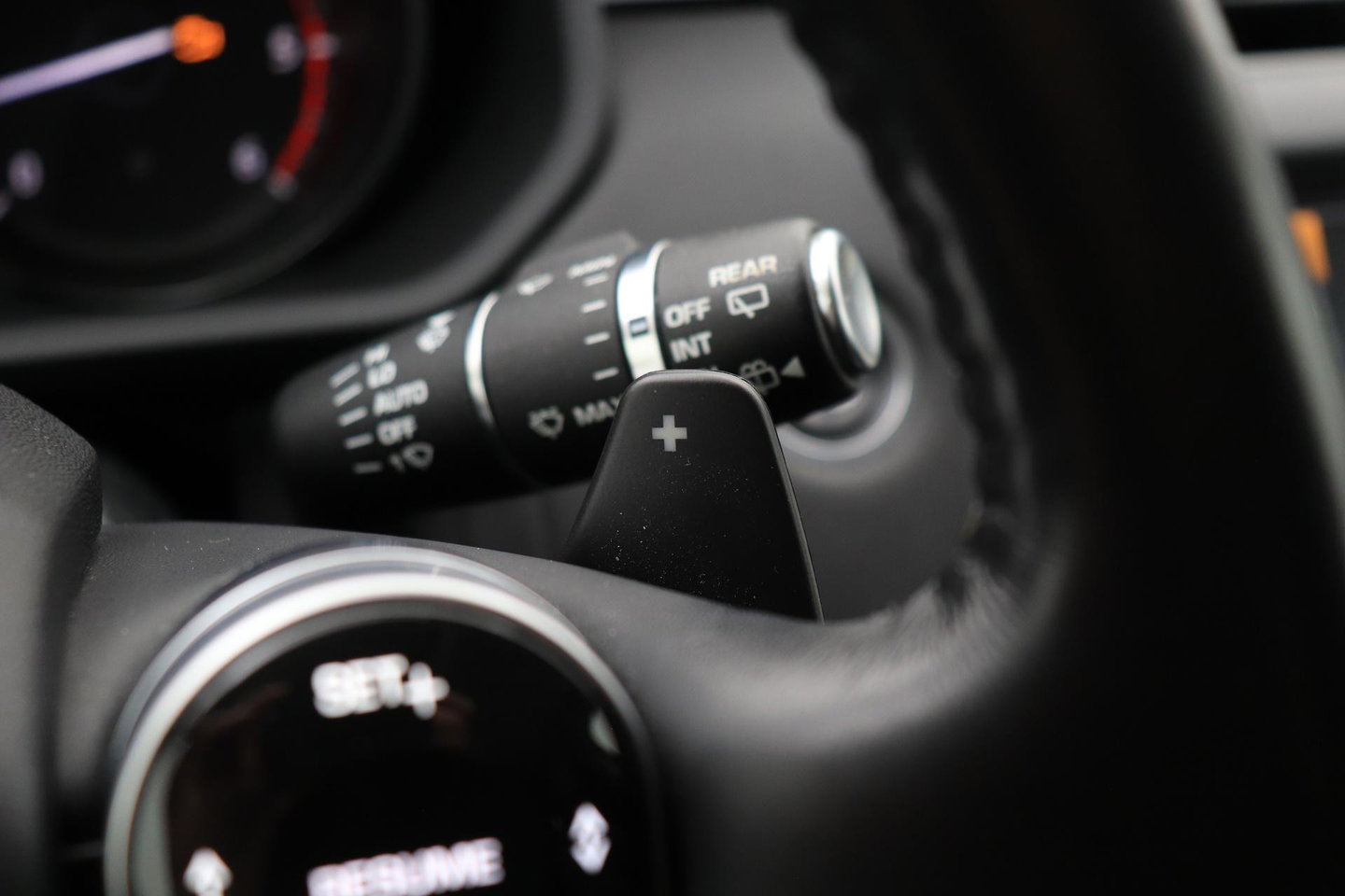 Land Rover Discovery 3.0 Sd6 SE | GRIJS KENTEKEN | Luchtvering | Trekhaak | Stoel+Stuurverwarming | BLIS | Camera | ACC