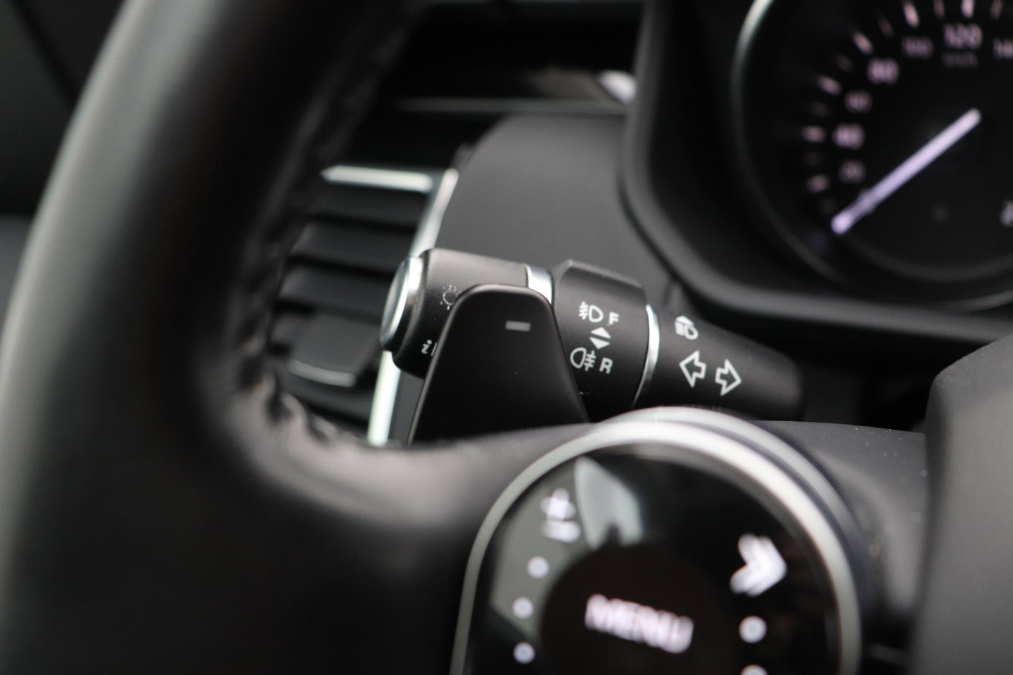 Land Rover Discovery 3.0 Sd6 SE | GRIJS KENTEKEN | Luchtvering | Trekhaak | Stoel+Stuurverwarming | BLIS | Camera | ACC
