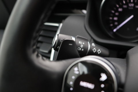 Land Rover Discovery 3.0 Sd6 SE | GRIJS KENTEKEN | Luchtvering | Trekhaak | Stoel+Stuurverwarming | BLIS | Camera | ACC