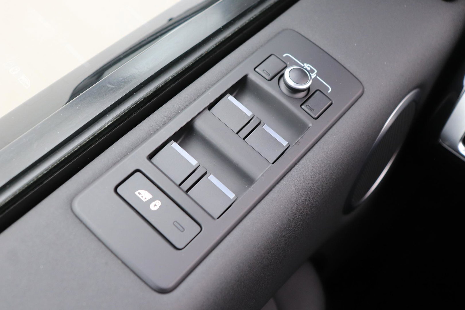 Land Rover Discovery 3.0 Sd6 SE | GRIJS KENTEKEN | Luchtvering | Trekhaak | Stoel+Stuurverwarming | BLIS | Camera | ACC