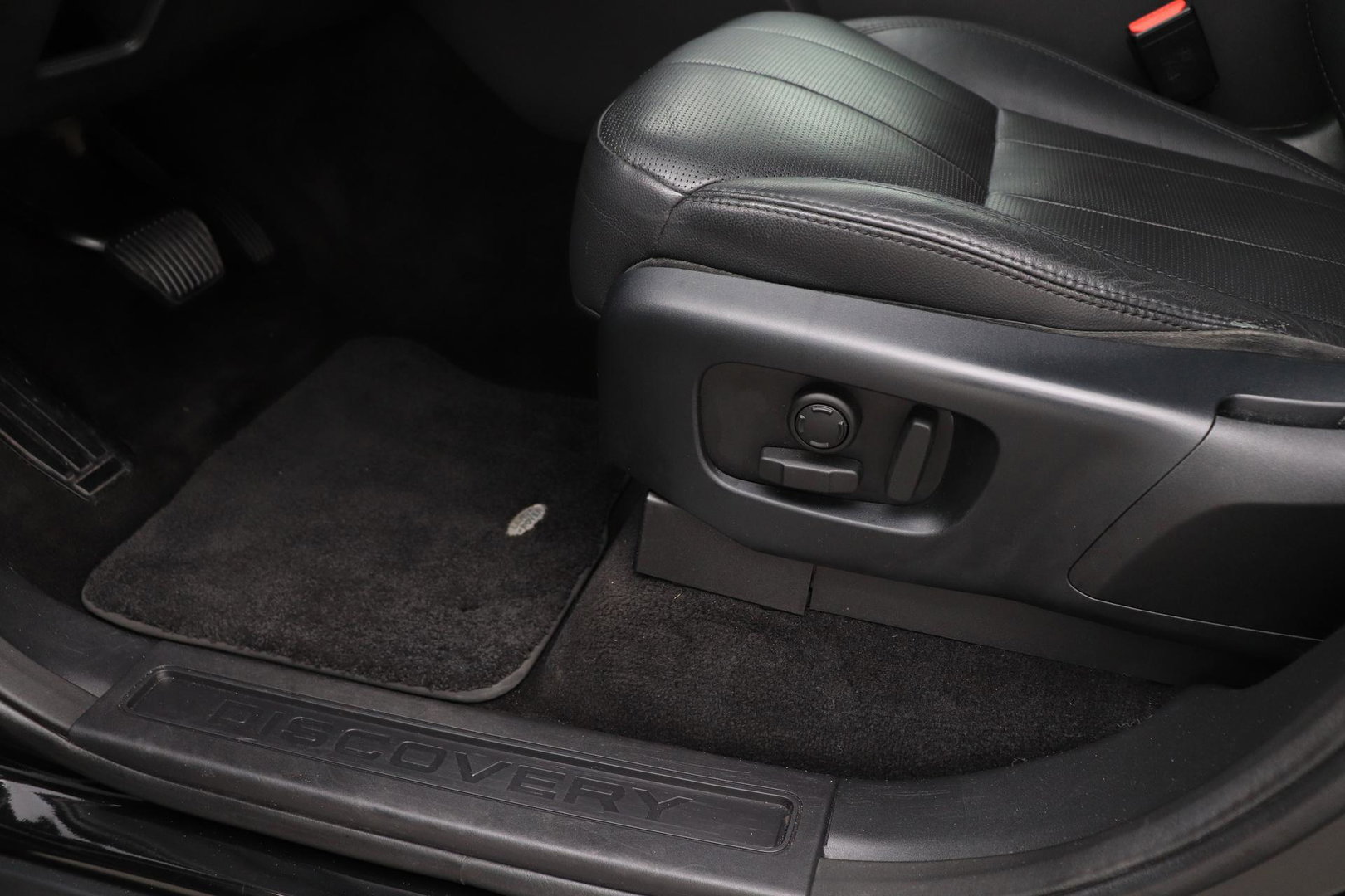 Land Rover Discovery 3.0 Sd6 SE | GRIJS KENTEKEN | Luchtvering | Trekhaak | Stoel+Stuurverwarming | BLIS | Camera | ACC
