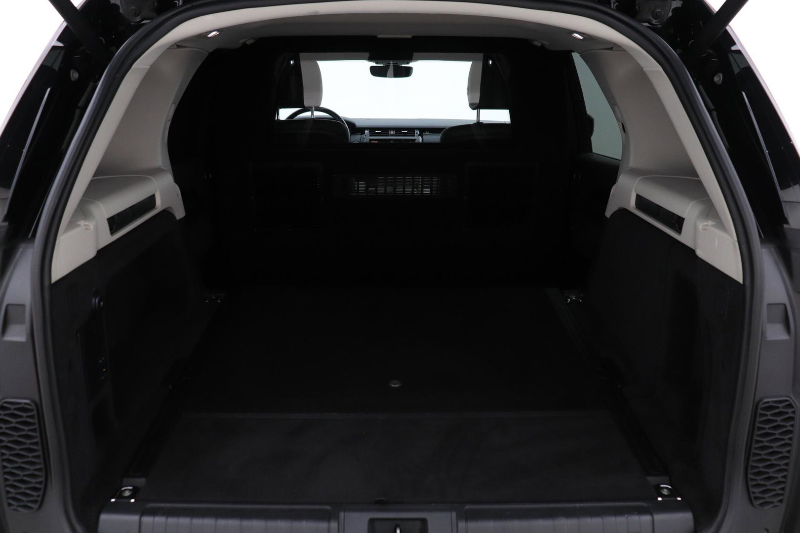 Land Rover Discovery 3.0 Sd6 SE | GRIJS KENTEKEN | Luchtvering | Trekhaak | Stoel+Stuurverwarming | BLIS | Camera | ACC