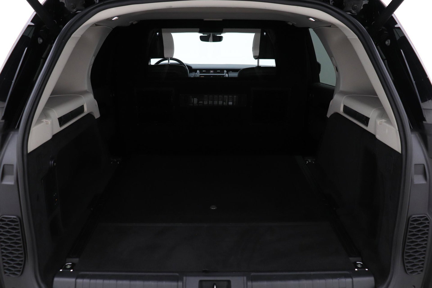 Land Rover Discovery 3.0 Sd6 SE | GRIJS KENTEKEN | Luchtvering | Trekhaak | Stoel+Stuurverwarming | BLIS | Camera | ACC
