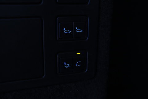 Land Rover Discovery 3.0 Sd6 SE | GRIJS KENTEKEN | Luchtvering | Trekhaak | Stoel+Stuurverwarming | BLIS | Camera | ACC