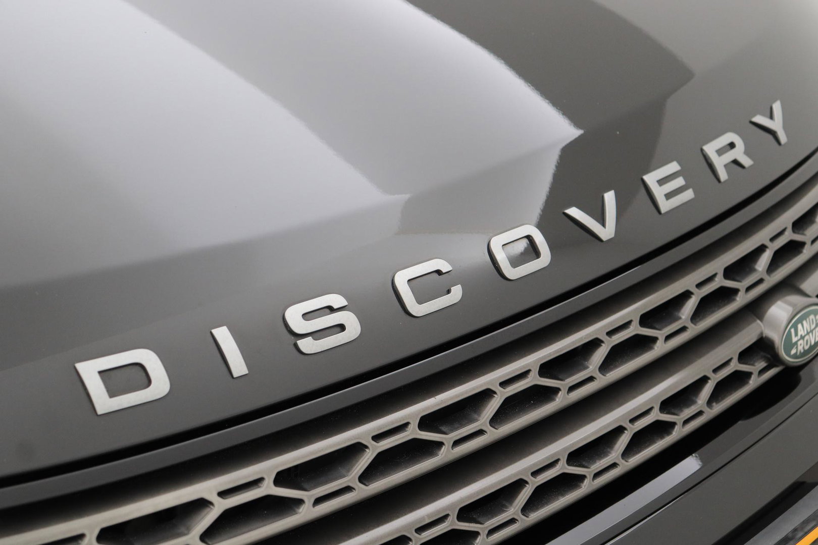 Land Rover Discovery 3.0 Sd6 SE | GRIJS KENTEKEN | Luchtvering | Trekhaak | Stoel+Stuurverwarming | BLIS | Camera | ACC