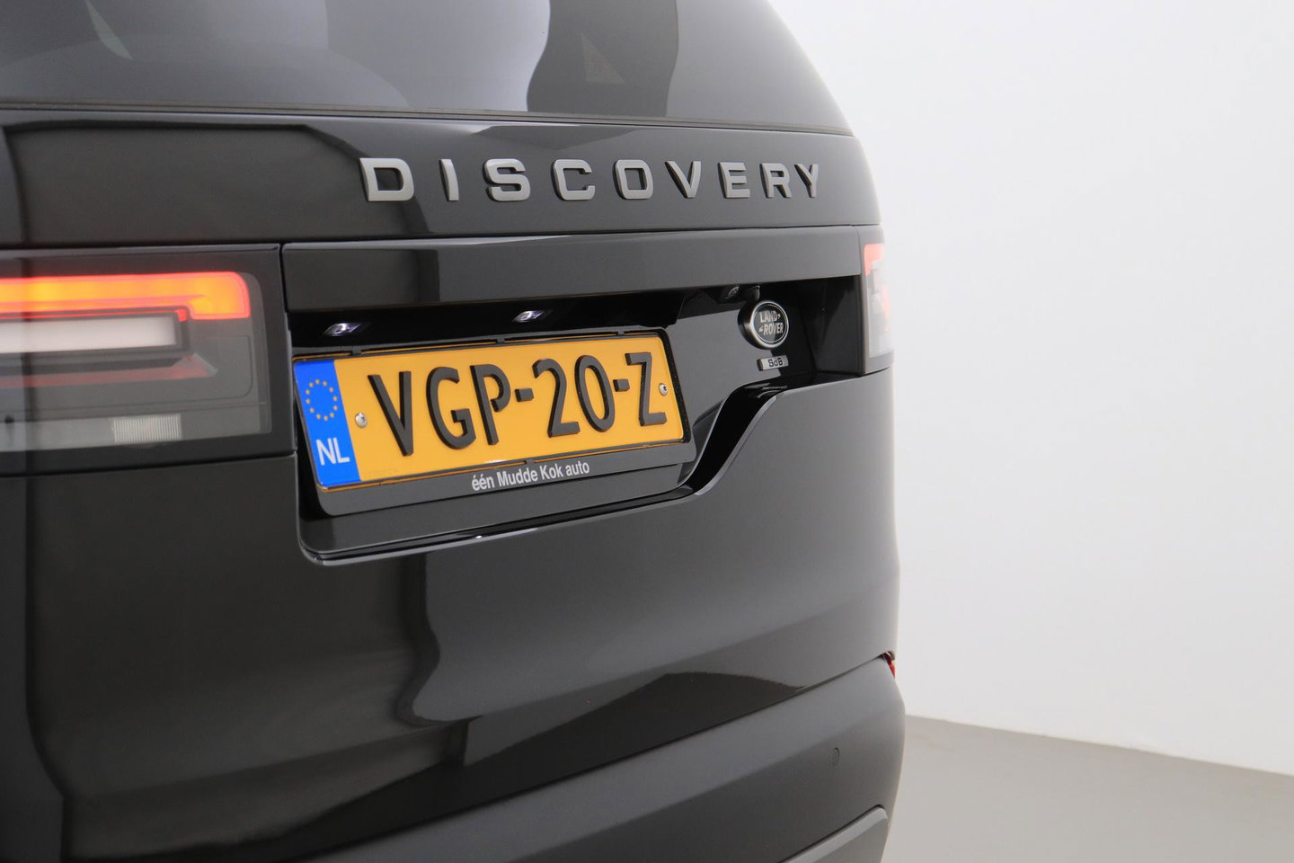 Land Rover Discovery 3.0 Sd6 SE | GRIJS KENTEKEN | Luchtvering | Trekhaak | Stoel+Stuurverwarming | BLIS | Camera | ACC