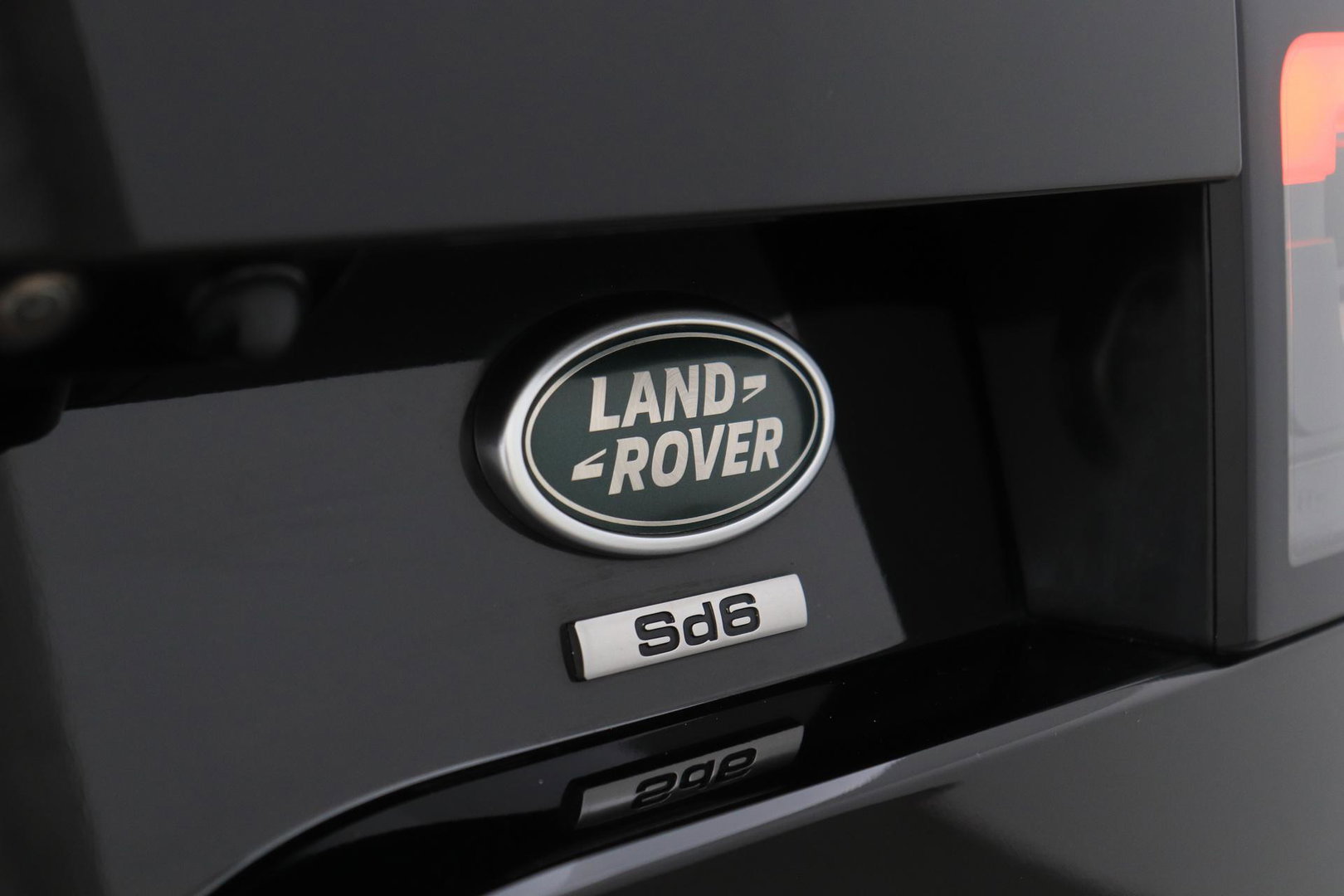Land Rover Discovery 3.0 Sd6 SE | GRIJS KENTEKEN | Luchtvering | Trekhaak | Stoel+Stuurverwarming | BLIS | Camera | ACC