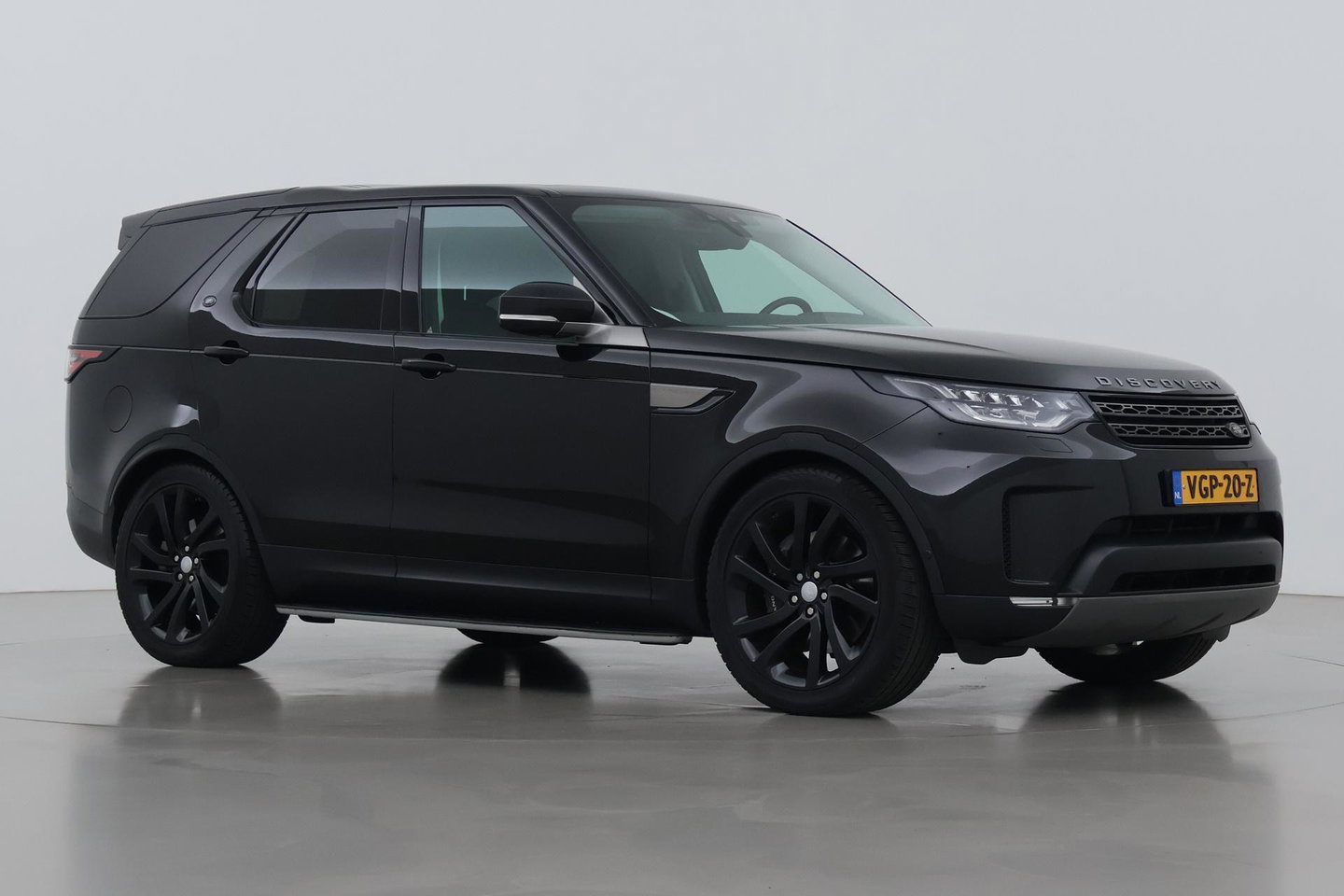Land Rover Discovery 3.0 Sd6 SE | GRIJS KENTEKEN | Luchtvering | Trekhaak | Stoel+Stuurverwarming | BLIS | Camera | ACC