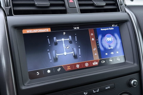 Land Rover Discovery 3.0 Sd6 Landmark Edition | GRIJS KENTEKEN | Luchtvering | Panoramadak | Trekhaak | Camera | Stoel+Stuurverwarming