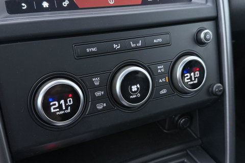 Land Rover Discovery 3.0 Sd6 Landmark Edition | GRIJS KENTEKEN | Luchtvering | Panoramadak | Trekhaak | Camera | Stoel+Stuurverwarming