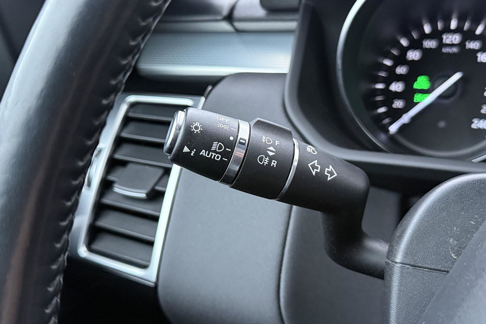 Land Rover Discovery 3.0 Sd6 Landmark Edition | GRIJS KENTEKEN | Luchtvering | Panoramadak | Trekhaak | Camera | Stoel+Stuurverwarming