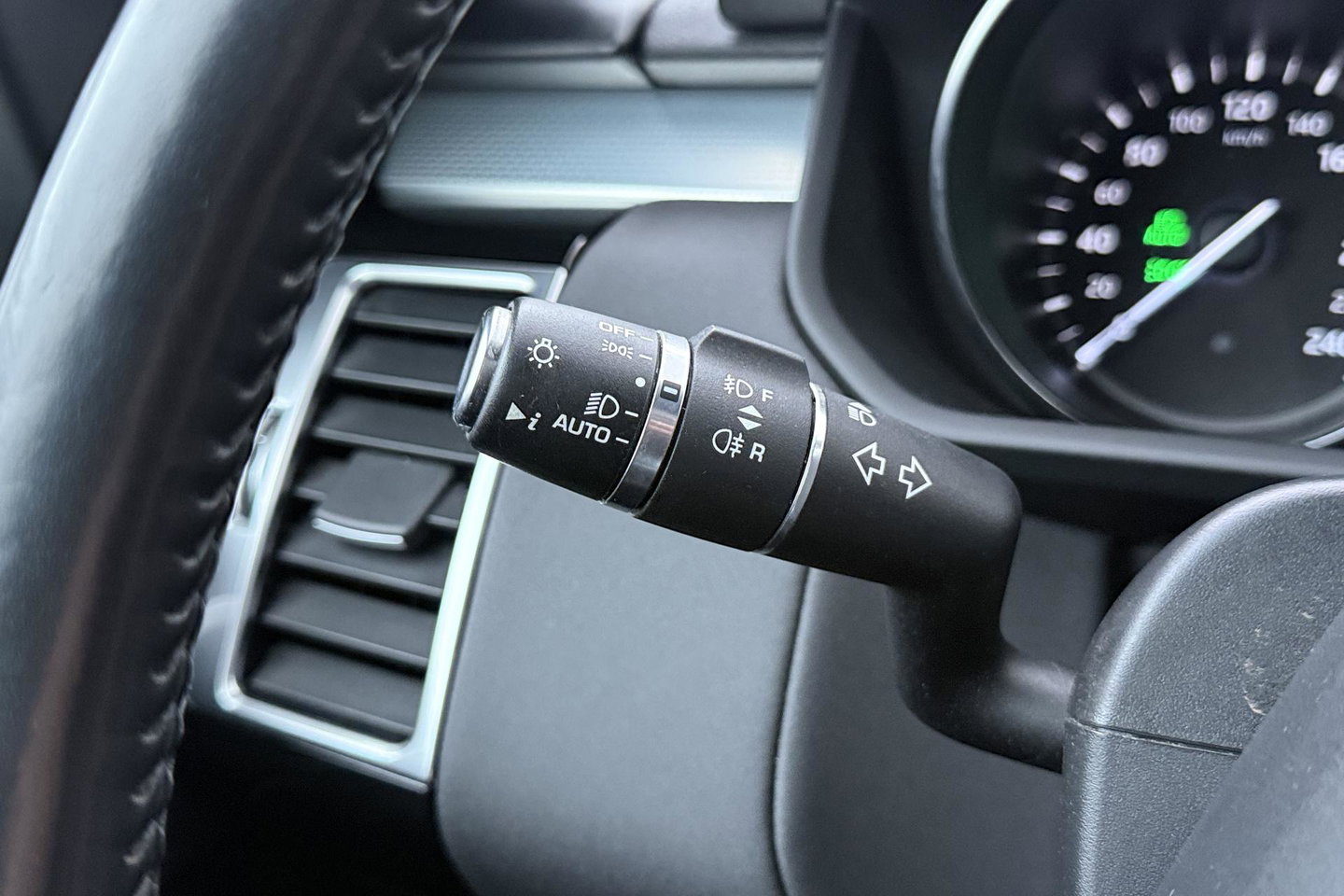 Land Rover Discovery 3.0 Sd6 Landmark Edition | GRIJS KENTEKEN | Luchtvering | Panoramadak | Trekhaak | Camera | Stoel+Stuurverwarming
