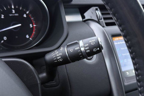 Land Rover Discovery 3.0 Sd6 Landmark Edition | GRIJS KENTEKEN | Luchtvering | Panoramadak | Trekhaak | Camera | Stoel+Stuurverwarming
