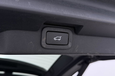 Land Rover Discovery 3.0 Sd6 Landmark Edition | GRIJS KENTEKEN | Luchtvering | Panoramadak | Trekhaak | Camera | Stoel+Stuurverwarming