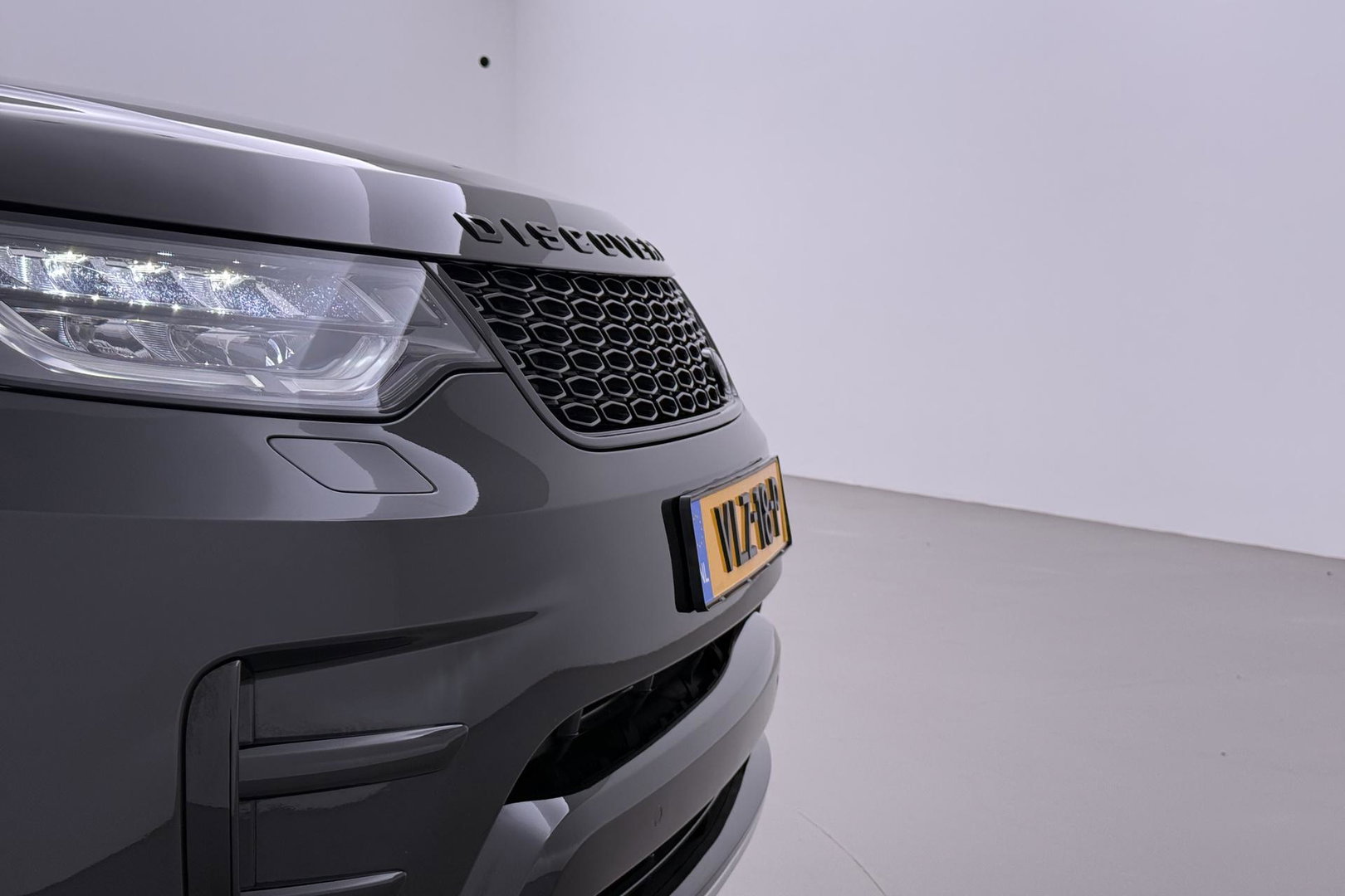 Land Rover Discovery 3.0 Sd6 Landmark Edition | GRIJS KENTEKEN | Luchtvering | Panoramadak | Trekhaak | Camera | Stoel+Stuurverwarming