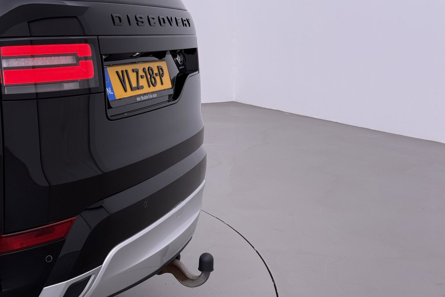 Land Rover Discovery 3.0 Sd6 Landmark Edition | GRIJS KENTEKEN | Luchtvering | Panoramadak | Trekhaak | Camera | Stoel+Stuurverwarming