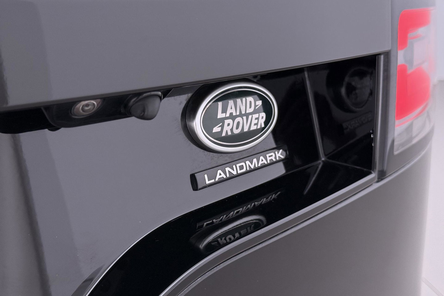 Land Rover Discovery 3.0 Sd6 Landmark Edition | GRIJS KENTEKEN | Luchtvering | Panoramadak | Trekhaak | Camera | Stoel+Stuurverwarming