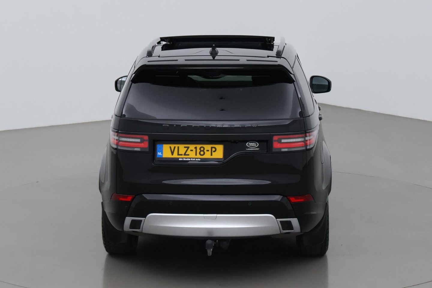 Land Rover Discovery 3.0 Sd6 Landmark Edition | GRIJS KENTEKEN | Luchtvering | Panoramadak | Trekhaak | Camera | Stoel+Stuurverwarming