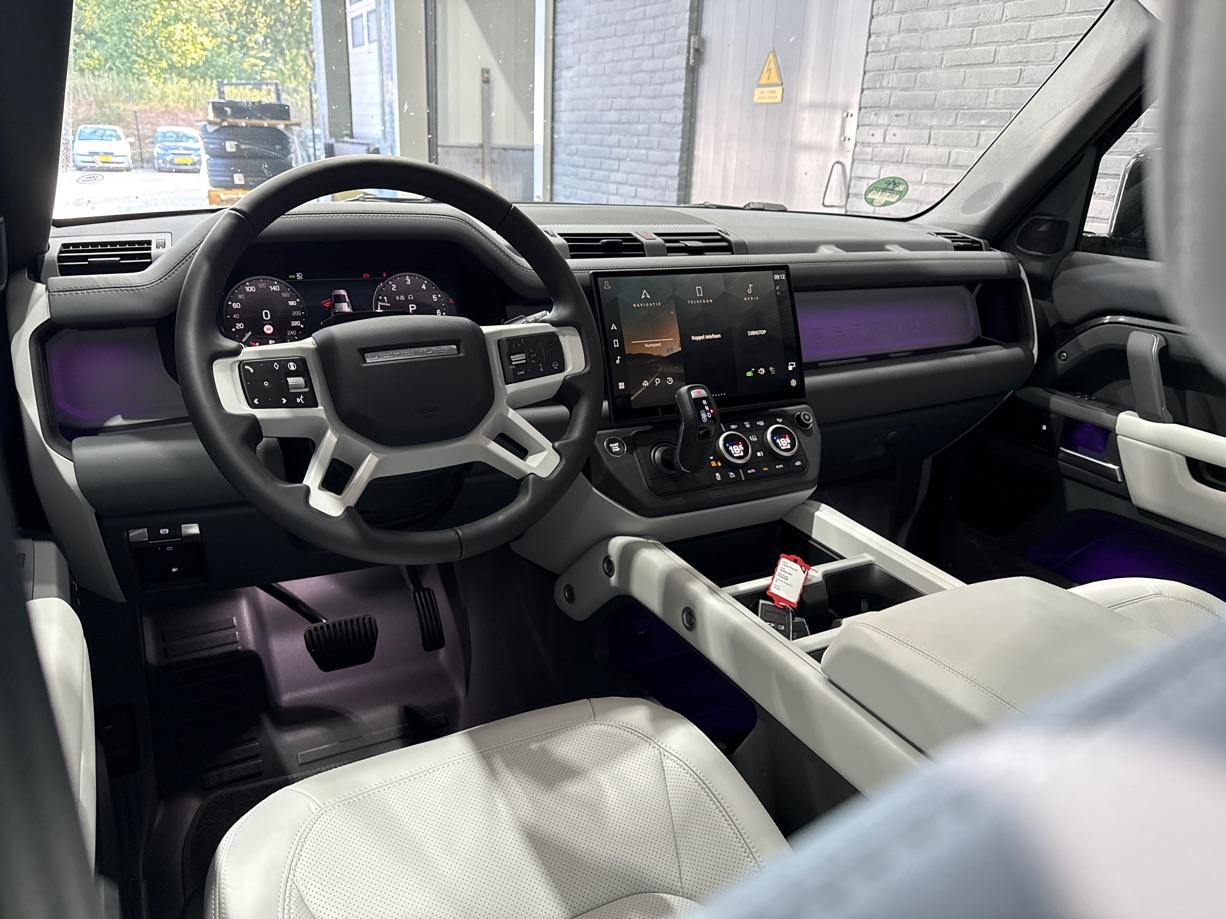 Land Rover Defender 2.0 P300e 110 X-Dynamic HSE | Luchtvering | Stoelventilatie | Trekhaak | 360° Camera | Meridian | Stoel+Stuurverwarming | ACC