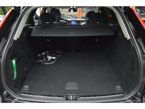 Volvo XC60 T6 Hybrid AWD Plus Bright | 360° Camera | Panoramadak | Harman/Kardon | Stoel + Stuur Verwarmd | Apple Carplay |