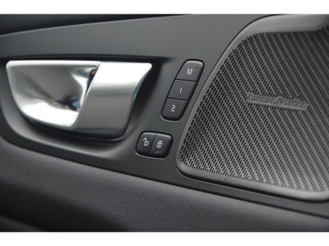 Volvo XC60 T6 Hybrid AWD Plus Bright | 360° Camera | Panoramadak | Harman/Kardon | Stoel + Stuur Verwarmd | Apple Carplay |