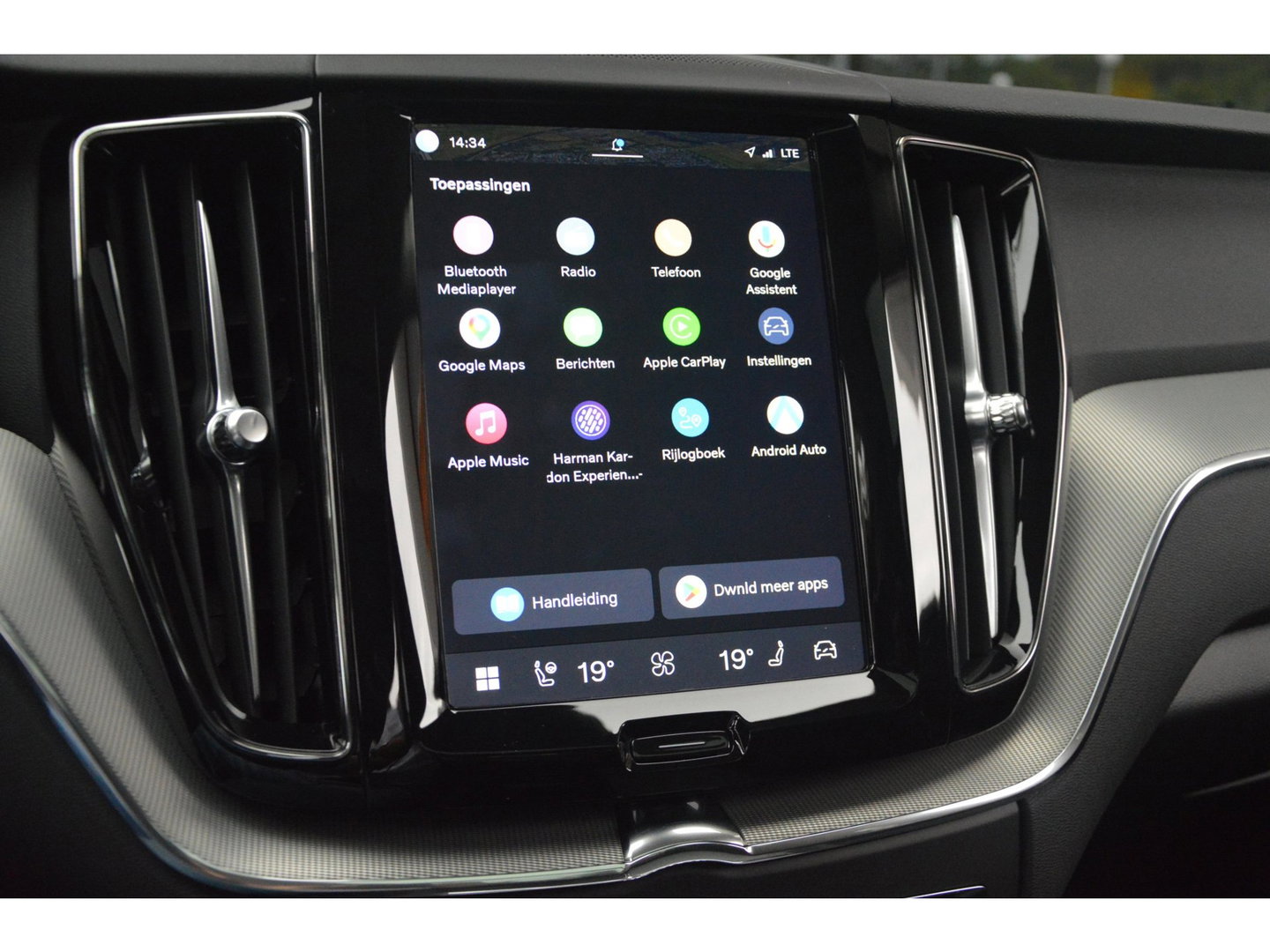 Volvo XC60 T6 Hybrid AWD Plus Bright | 360° Camera | Panoramadak | Harman/Kardon | Stoel + Stuur Verwarmd | Apple Carplay |