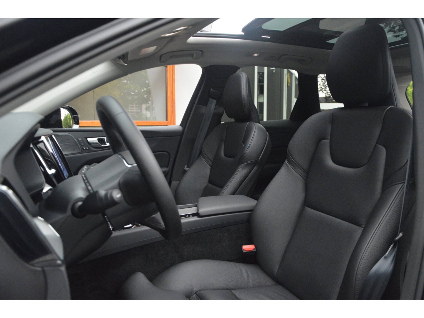 Volvo XC60 T6 Hybrid AWD Plus Bright | 360° Camera | Panoramadak | Harman/Kardon | Stoel + Stuur Verwarmd | Apple Carplay |