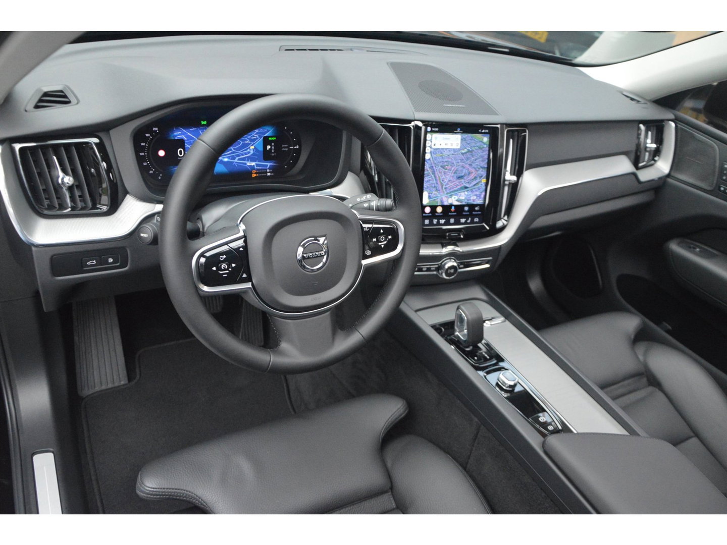 Volvo XC60 T6 Hybrid AWD Plus Bright | 360° Camera | Panoramadak | Harman/Kardon | Stoel + Stuur Verwarmd | Apple Carplay |