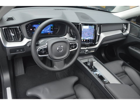 Volvo XC60 T6 Hybrid AWD Plus Bright | 360° Camera | Panoramadak | Harman/Kardon | Stoel + Stuur Verwarmd | Apple Carplay |