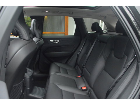 Volvo XC60 T6 Hybrid AWD Plus Bright | 360° Camera | Panoramadak | Harman/Kardon | Stoel + Stuur Verwarmd | Apple Carplay |