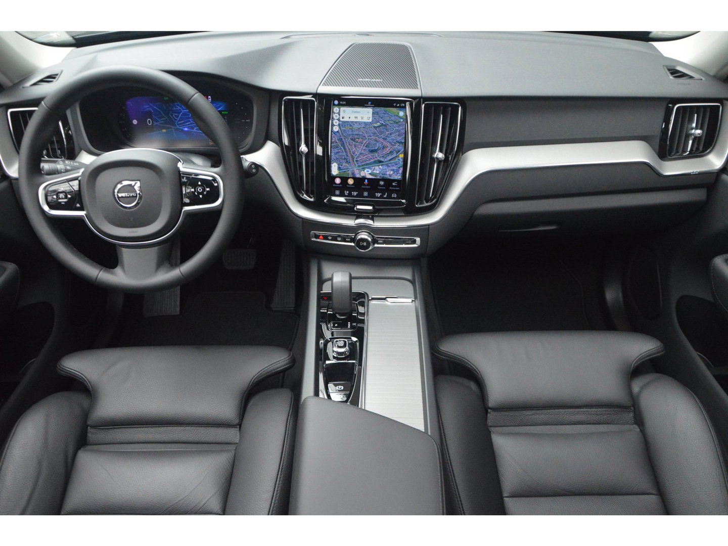Volvo XC60 T6 Hybrid AWD Plus Bright | 360° Camera | Panoramadak | Harman/Kardon | Stoel + Stuur Verwarmd | Apple Carplay |