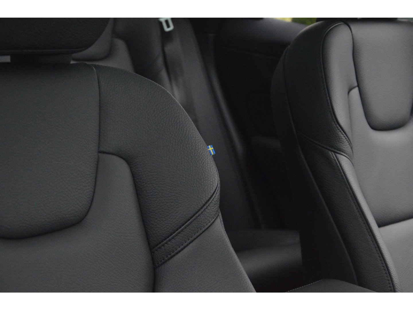 Volvo XC60 T6 Hybrid AWD Plus Bright | 360° Camera | Panoramadak | Harman/Kardon | Stoel + Stuur Verwarmd | Apple Carplay |