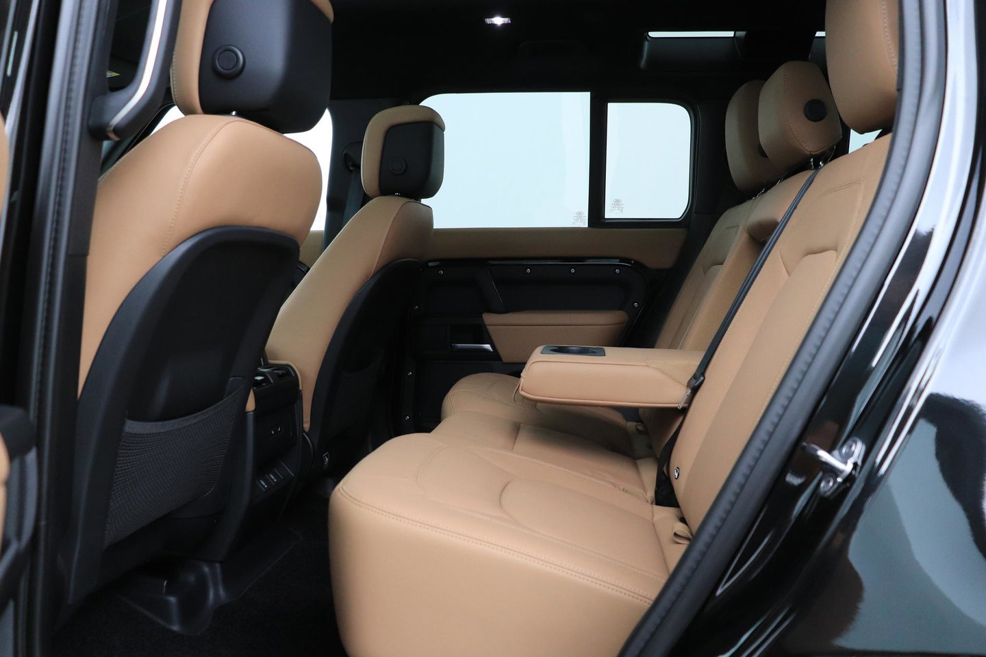 Land Rover Defender 2.0 P300e 110 X-Dynamic HSE | Luchtvering | Stoelventilatie | Panoramadak | Trekhaak | 360° Camera | Head-Up | ACC