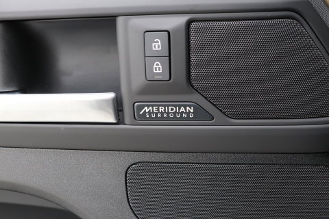Land Rover Defender 2.0 P300e 110 X-Dynamic HSE | FACELIFT | ClearSight | Meridian Surround | Head-Up | ACC | Panoramadak | Trekhaak