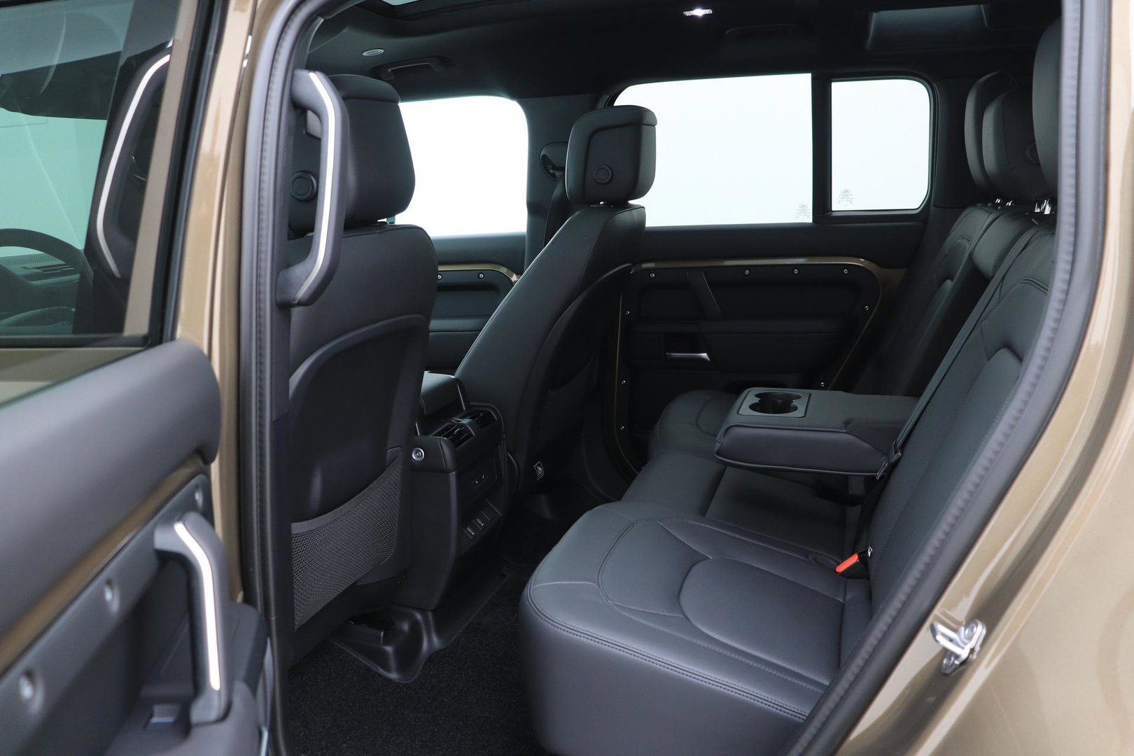 Land Rover Defender 2.0 P300e 110 X-Dynamic HSE | FACELIFT | ClearSight | Meridian Surround | Head-Up | ACC | Panoramadak | Trekhaak